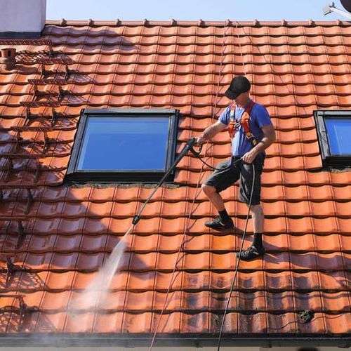 Reinigen van pannendak in Oegstgeest
